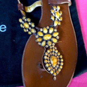 Leather sandals with stones